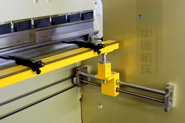 ZDP-10032高精度x軸結(jié)構(gòu)，采用滾珠絲桿，精度高無游隙，淬火高強度擋指，并有倒三角鎖卡裝置不掉落.jpg
