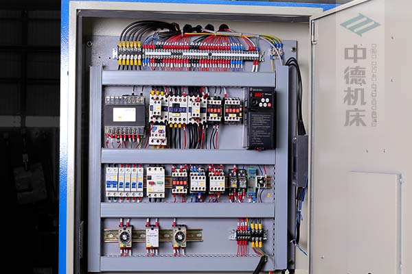 ZDS-2032采用正品電氣元件，裝有變頻驅(qū)動，控制精確，穩(wěn)定耐用壽命長.jpg