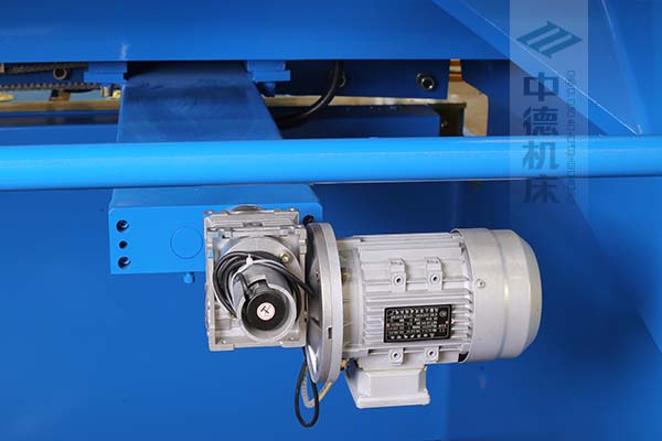 ZDS-2032后擋料AC電機與減速器一體，故障少，速度快.jpg