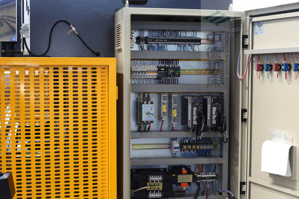 ZDPE10025-ESTUN原廠適配電氣箱總成，抗干擾能力強(qiáng)，電氣運(yùn)行穩(wěn)定.jpg