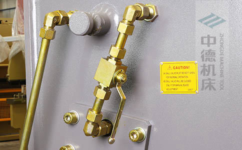ZDS-432整機(jī)所有液壓管線均采用卡套式接頭，耐高壓，更換便捷.jpg