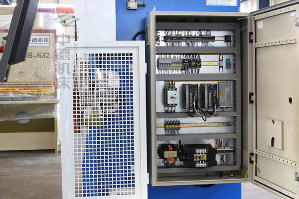 ZDPK-4015采用法國進口施耐德元氣件，抗干擾，穩(wěn)定耐用壽命長.jpg